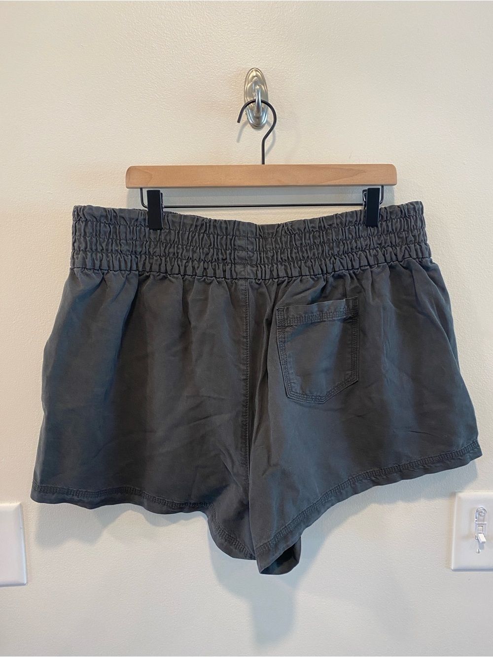 Aerie babewatch shirts women’s XL smocked pull on waistband NEW charcoal - Picture 3 of 9